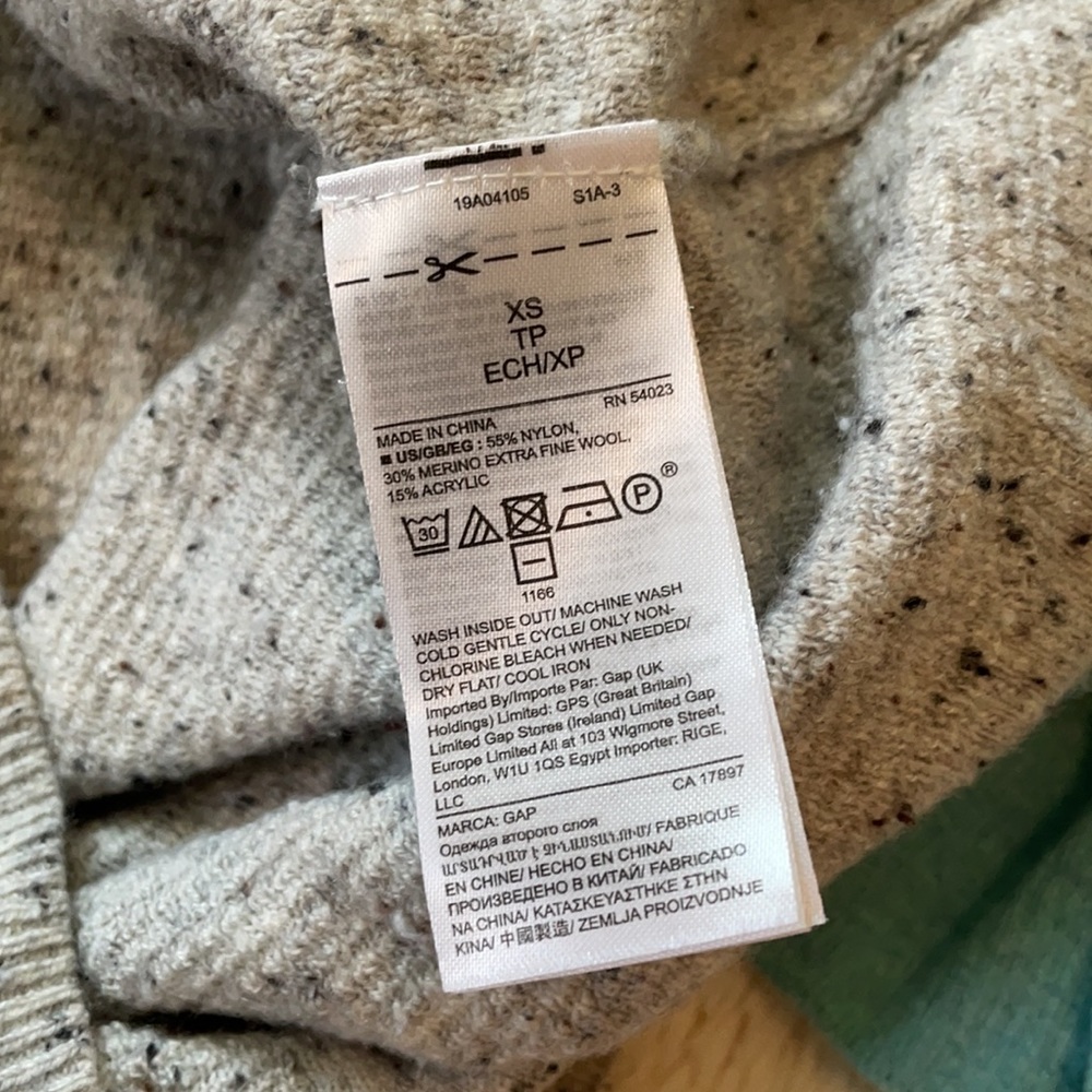 Gap Sweaters - Picture 4 of 4